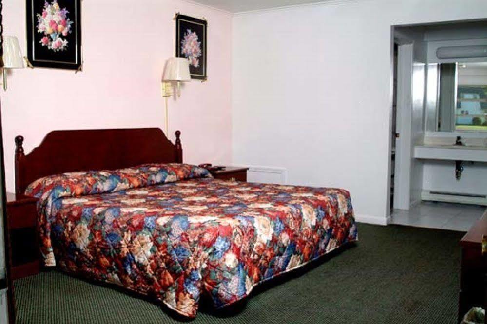 Top Hill Motel Саратога-Спрингс Экстерьер фото