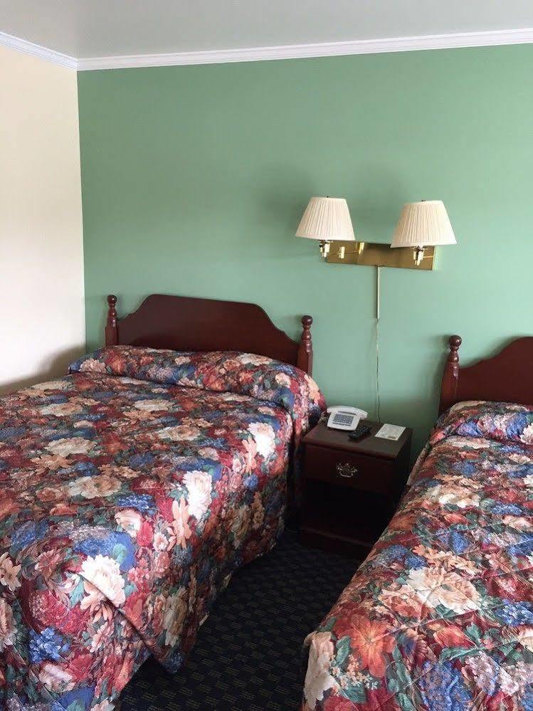 Top Hill Motel Саратога-Спрингс Экстерьер фото