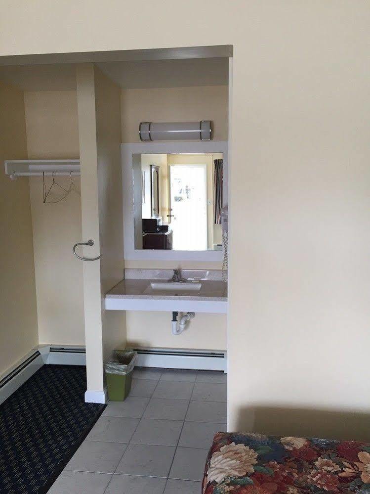 Top Hill Motel Саратога-Спрингс Экстерьер фото