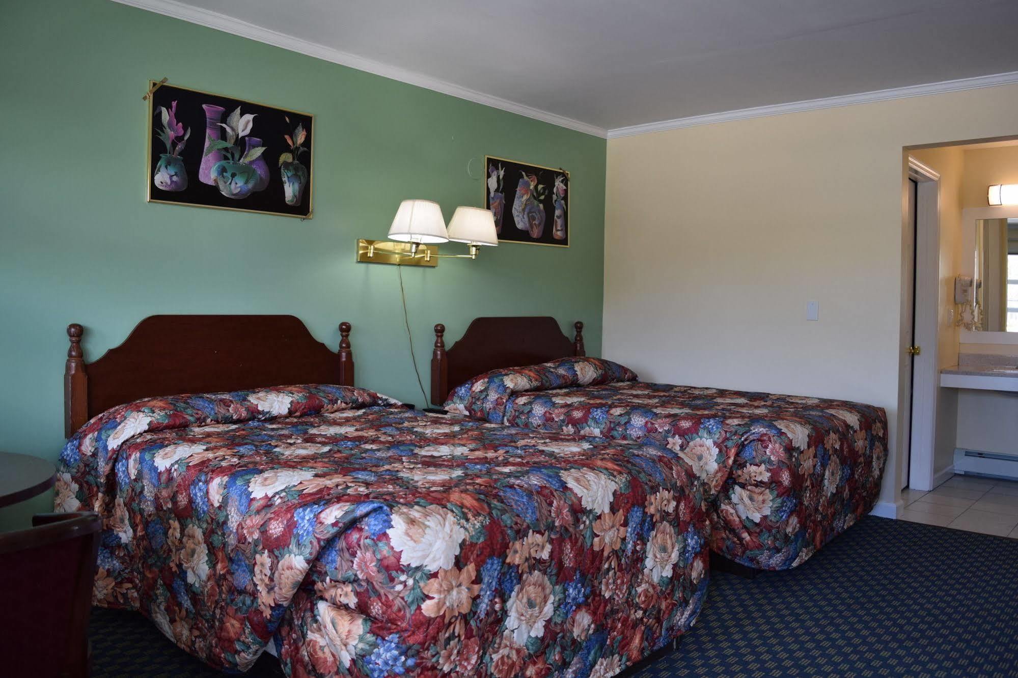 Top Hill Motel Саратога-Спрингс Экстерьер фото