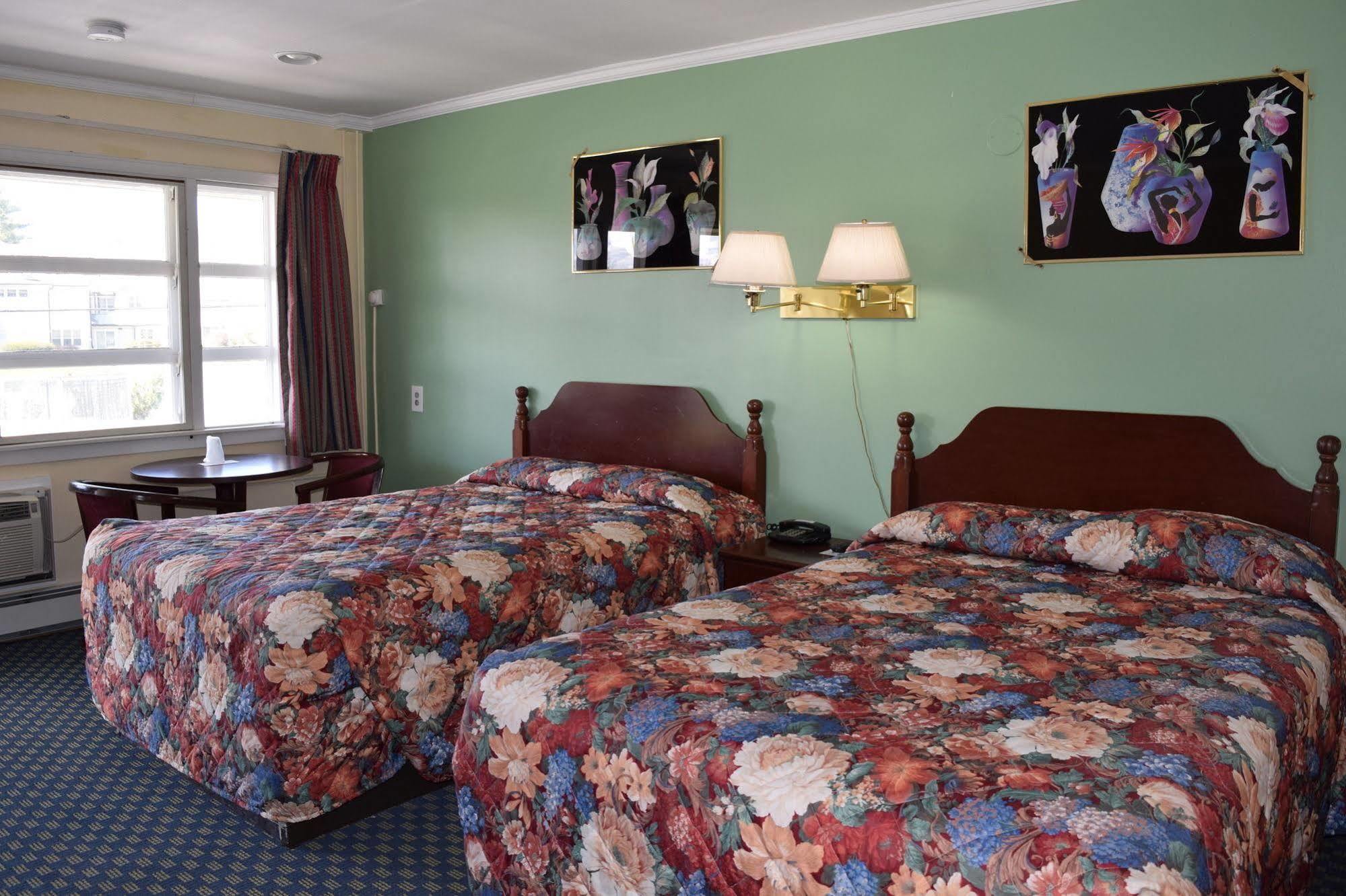 Top Hill Motel Саратога-Спрингс Экстерьер фото